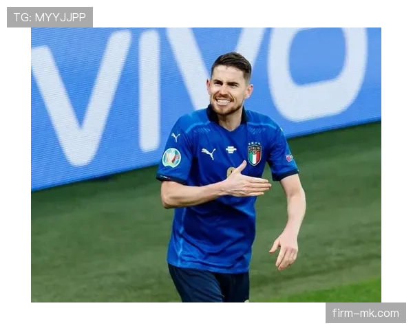 若日尼奥闪耀赛场:全能中场展现技术魅力与战术智慧 若日尼奥闪耀赛场:全能中场展现技术魅力与战术智慧