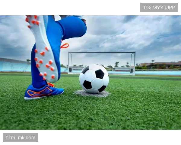 贝肯鲍尔足球美学:技术与艺术的完美融合引热议 贝肯鲍尔足球美学:技术与艺术的完美融合引热议