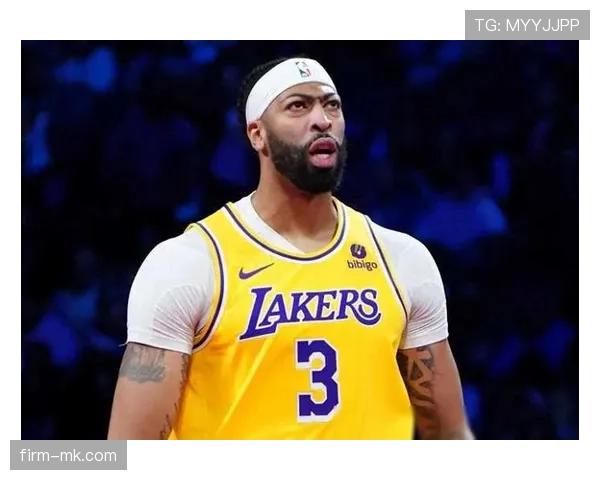 对比上季，布克挡拆对手换防制造三分威胁